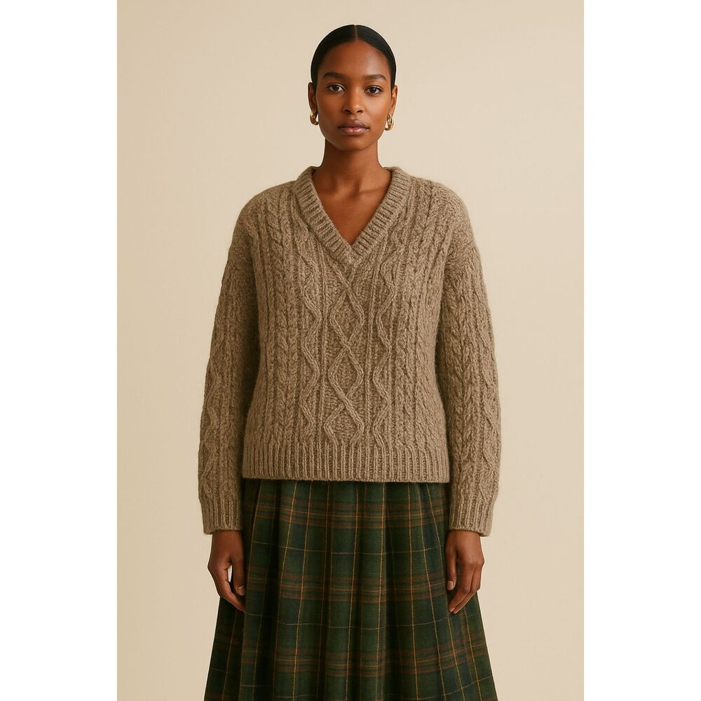 Celtic Country 100% Wool Made in Ireland Fisherman Chunky Knit V Neck Sweater M